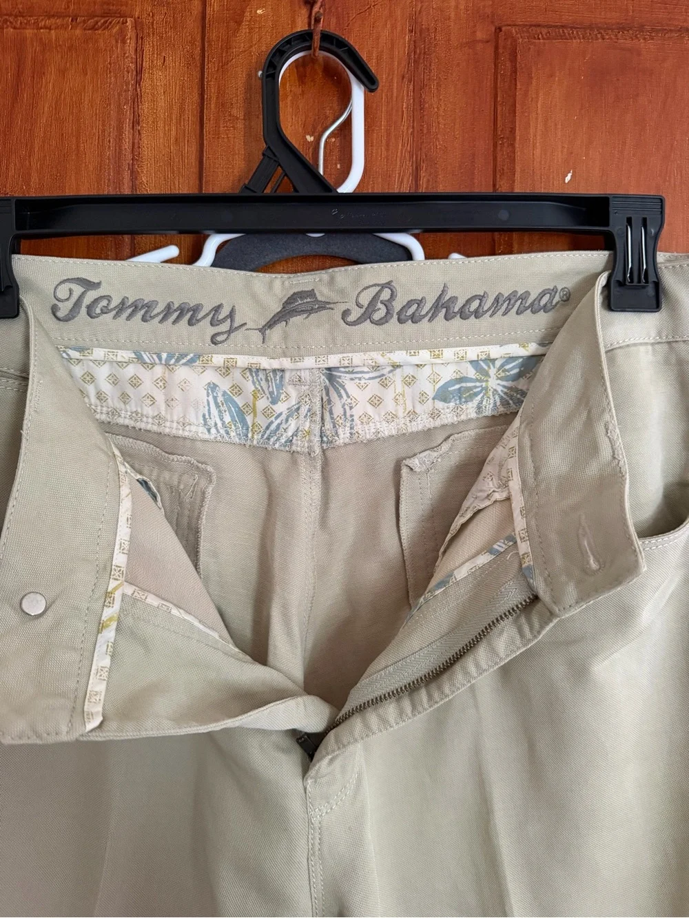 Tommy Bahama Men’s Cream/Tan Chinos Size: 34x32